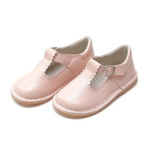 NWT L'Amour Selina Scalloped T-Strap Mary Jane in Pastel Pink church Size 1